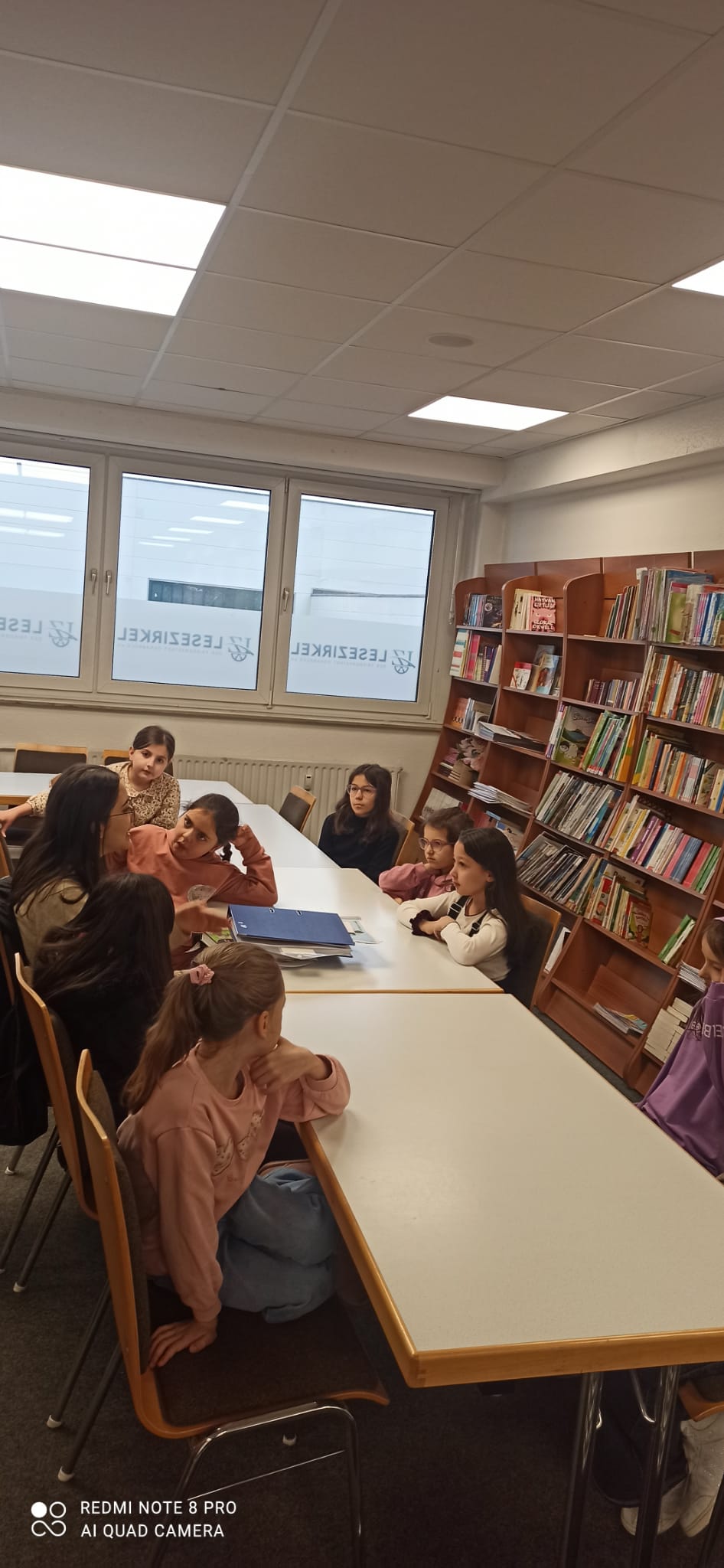 Lese und Gesprächsaktivität mit Kindern