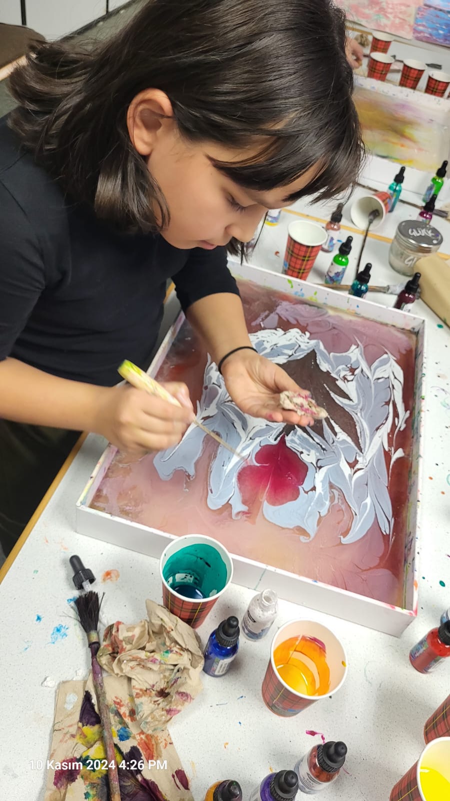 Ich lerne die Kunst des Ebru gemeinsam mit meiner MutterWhatsApp Image 2026-01-28 at 20.59.07 (1)