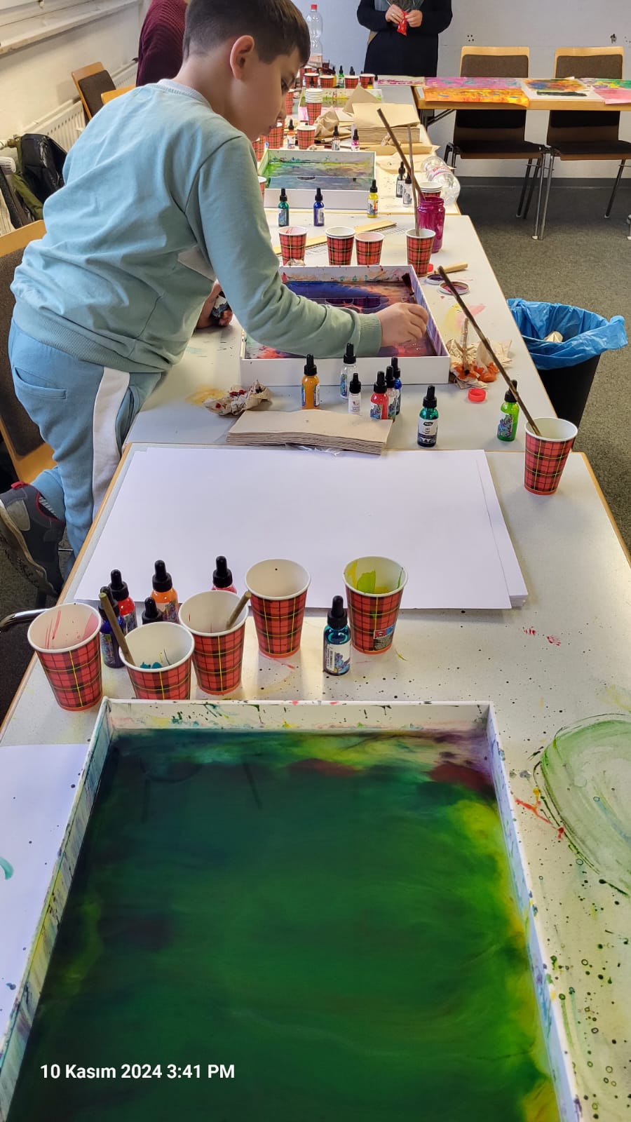 Ich lerne die Kunst des Ebru gemeinsam mit meiner MutterWhatsApp Image 2026-01-28 at 21.00.44