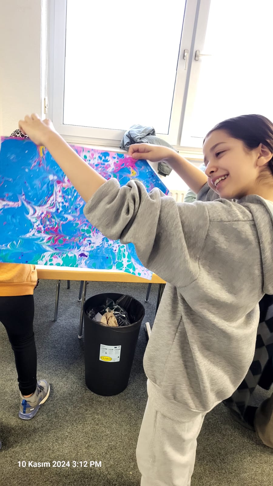 Ich lerne die Kunst des Ebru gemeinsam mit meiner MutterWhatsApp Image 2026-01-28 at 21.00.45 (1)